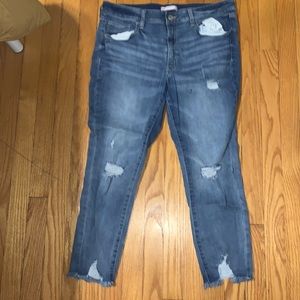 Capri distressed jeggings